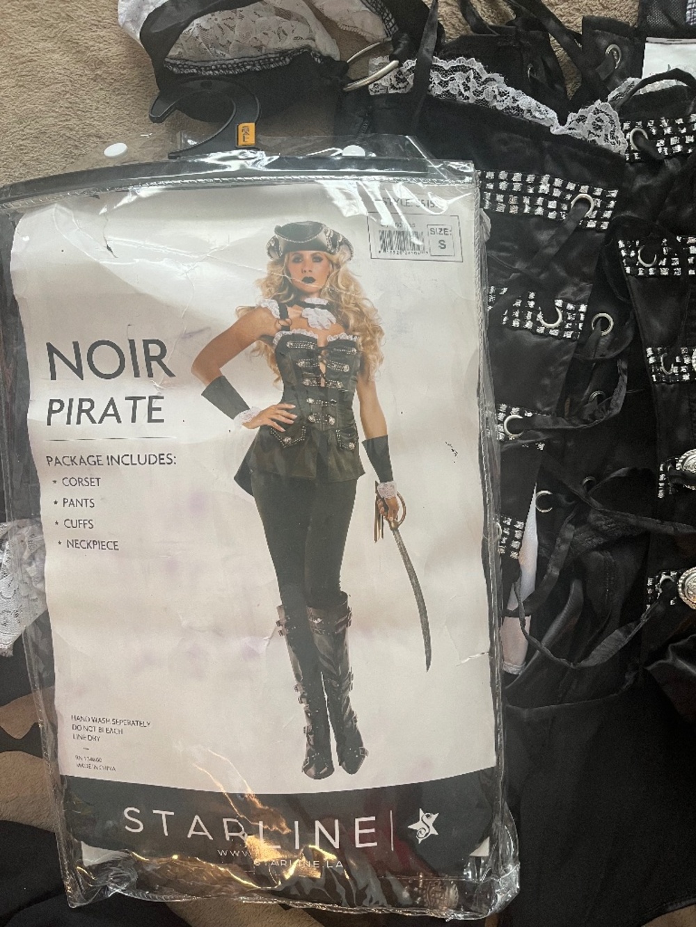 Noir Pirate Costume small